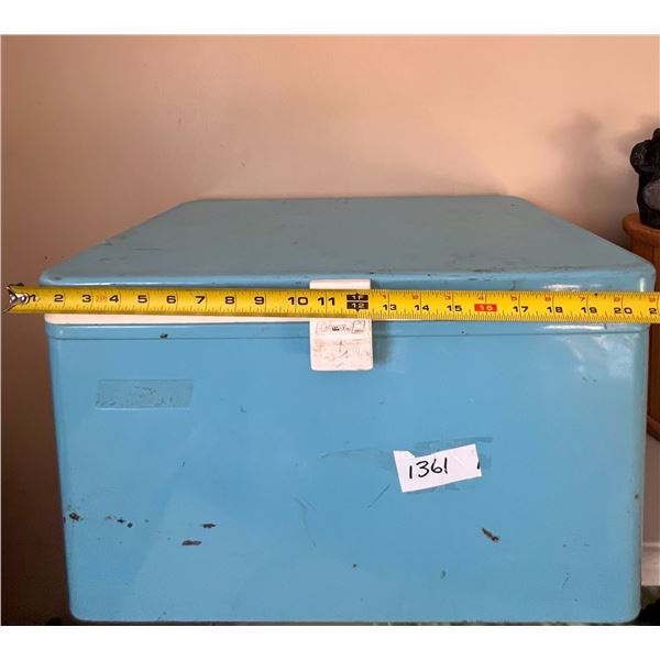 Vintage Blue Coleman Cooler