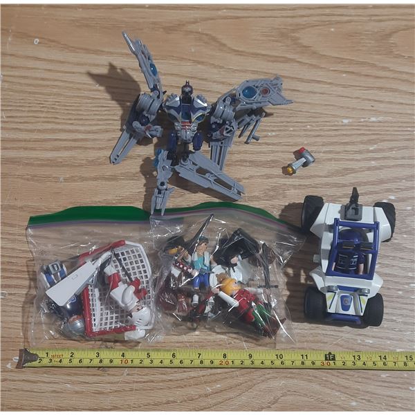 (3) Play Mobile Sets Transformer Toy.