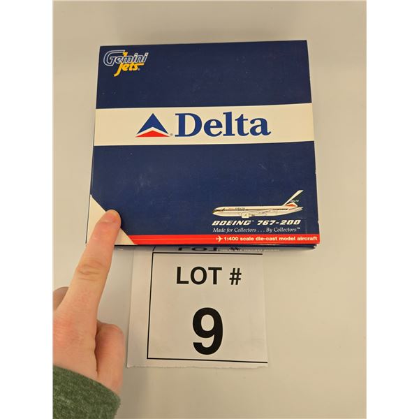 BOEING 767-200 DELTA AIR LINES 1:400 MODEL AIRCRAFT [DIE-CAST]