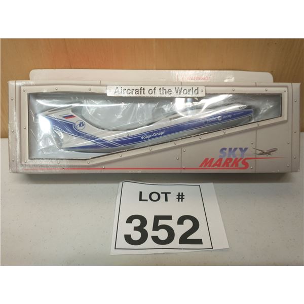SKY MARKS / VOLGA-DNEPR ILYUSHIN IL-62 (1:400) [DIE-CAST]