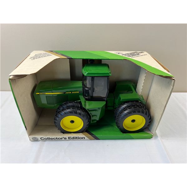 John Deere 4-Wheel Drive Tractor