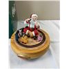 Image 2 : Coca-Cola Musical Figurine