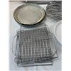 Image 5 : Baking Dishes and Cooling Racks