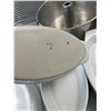 Image 7 : Baking Dishes and Cooling Racks