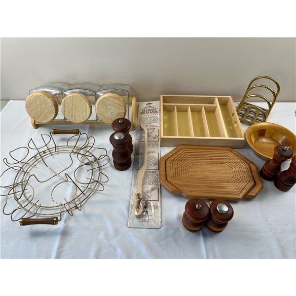 Kitchen Decor and Servingware