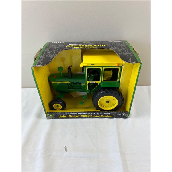 ERTL John Deere 4010 Tractor