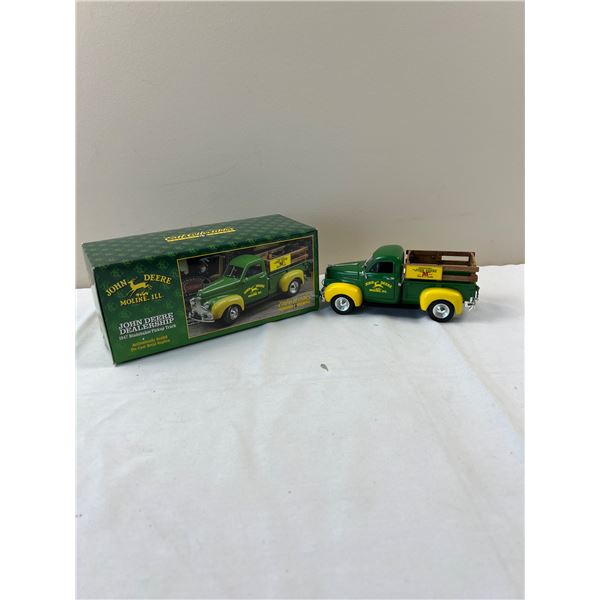 ERTL John Deere 1947 Studebaker Pickup