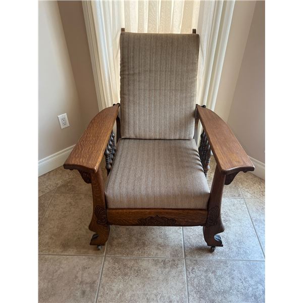 Retro Upholstered Reclining Chair