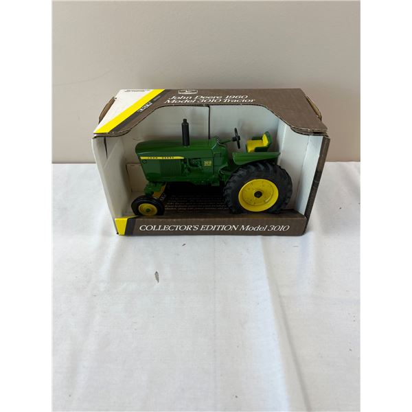 ERTL John Deere Model 3010 Tractor
