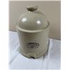 Image 8 : Stoneware Crocks