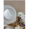 Image 11 : Iridescent China Set