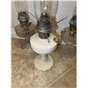 Image 5 : Aladdin Oil Lamps