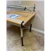 Image 2 : Quilting Table
