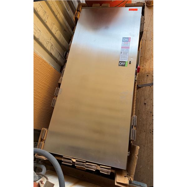 ABB Heavy Duty Safety Switch in Metal Enclosure Box P/U Mon 2/23