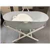 Image 1 : Snuggle Cosy Moses Basket on Stand w/ SHN-CQM Quilt Mattress 35" x 16" x 25"H