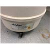 Image 10 : Stryker Plaster  Vac & Cast Cutter (cutter works - vac does not turn on - switch broken)