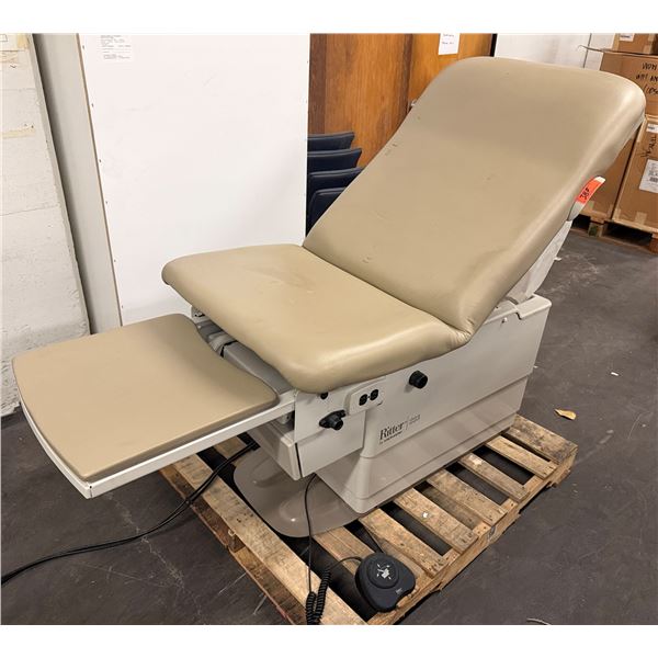 Midmark Ritter 223 Barrier-Free Examination Table
