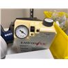 Image 12 : Qty 2 Aquilex Fluid Control Systems, Box Gentec Oxygen Regulators, Zeiss Microscope, Stryker Mistral