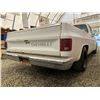 Image 14 : PARKSVILLE - 1985 CHEVROLET C/K PICKUP WHITE 318072 KMS "NO RESERVE" - D226252