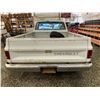 Image 18 : PARKSVILLE - 1985 CHEVROLET C/K PICKUP WHITE 318072 KMS "NO RESERVE" - D226252