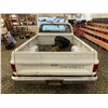 Image 19 : PARKSVILLE - 1985 CHEVROLET C/K PICKUP WHITE 318072 KMS "NO RESERVE" - D226252