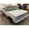 Image 9 : PARKSVILLE - 1985 CHEVROLET C/K PICKUP WHITE 318072 KMS "NO RESERVE" - D226252