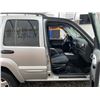 Image 36 : PARKSVILLE - 2002 JEEP LIBERTY SILVER 233807 KMS - D195112
