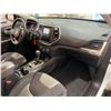 Image 39 : PARKSVILLE - 2014 JEEP CHEROKEE WHITE 164960 KMS - B302629