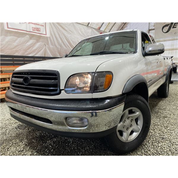 PARKSVILLE - 2000 TOYOTA TUNDRA WHITE 215788 MILES - B034102