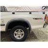 Image 29 : PARKSVILLE - 2000 TOYOTA TUNDRA WHITE 215788 MILES - B034102