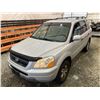 Image 4 : PARKSVILLE - 2003 HONDA PILOT SILVER 375972 KMS - P002179