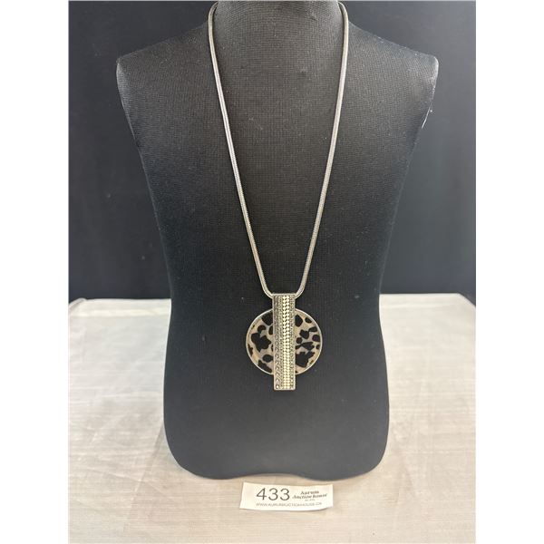 Silver Tone Snake Skin Chain w/ Pendant Necklace