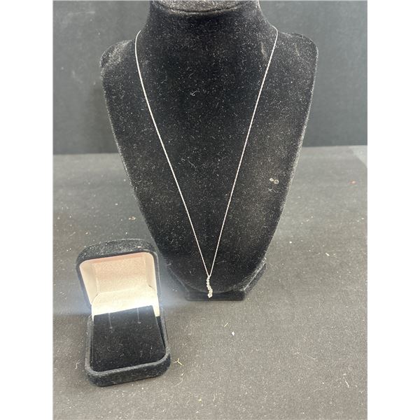 Very Pretty 10k Gold Chain w/ Pendant, Chain is 21.25" L Weighing 1 gr