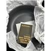 Image 6 : Classic Swiss Non Stick 28cm Frying Pan with Wooden Handle - New No Box