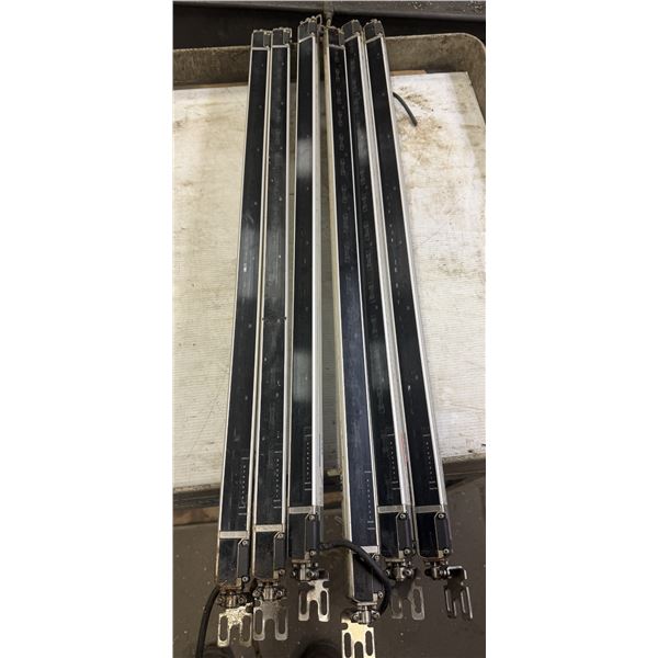 Lot of (6) Keyence Light Bars - Qty 3 - #SL-C36H-R & QTY 3 - #SL-C36H-T