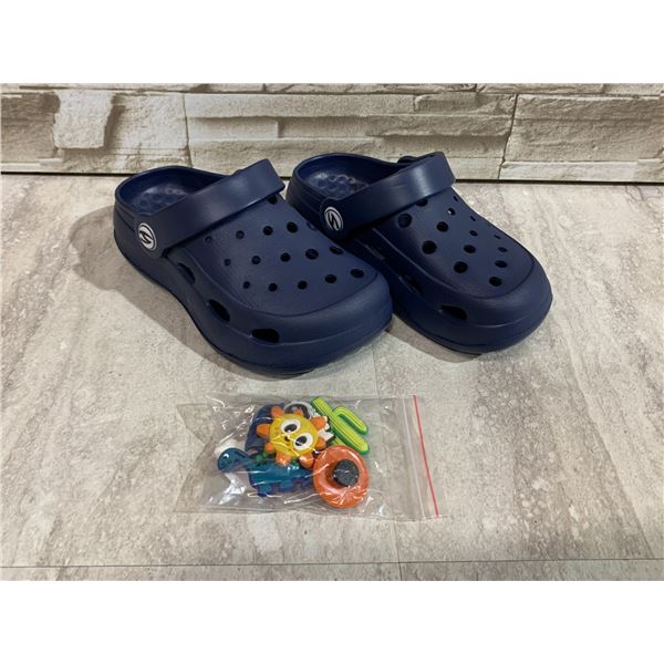 Childrens Croc Style Shoes Size 11