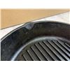 Image 4 : Lodge Cast Iron Pan 10" Round Ribbed