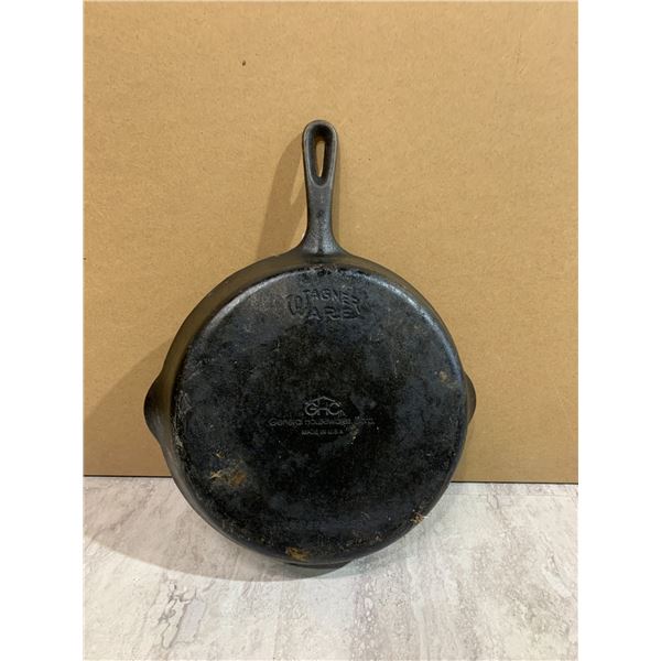 Wagner Ware 11" Round Ribbed Cast Iron Pan