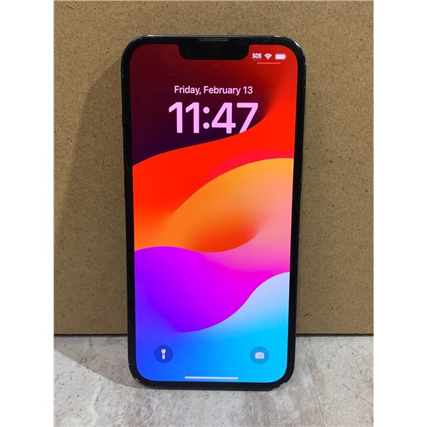 Apple iPhone 13 - 128GB - Comes w/ Brand New Case - 128GB - Factory Reset & Ready to Go. (BACK GLASS