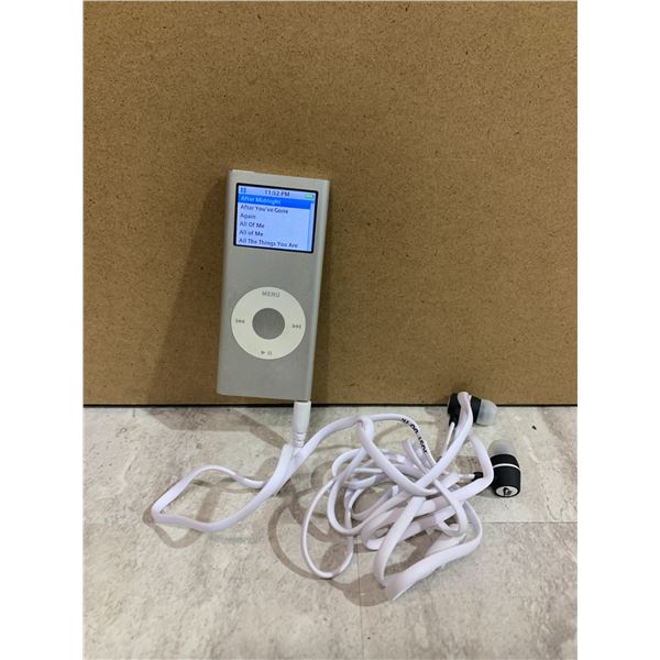Vintage Apple iPod Model A1199 - 2GB - Comes w Songs / Nike Wired Earbuds