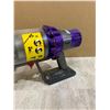Image 10 : Dyson V10 Animal Cordless Vacuum w/ Charger