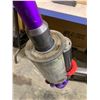 Image 7 : Dyson V10 Animal Cordless Vacuum w/ Charger
