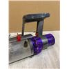 Image 8 : Dyson V10 Animal Cordless Vacuum w/ Charger