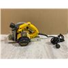 Image 1 : DeWalt DW364 7 1/4 in Circular Saw