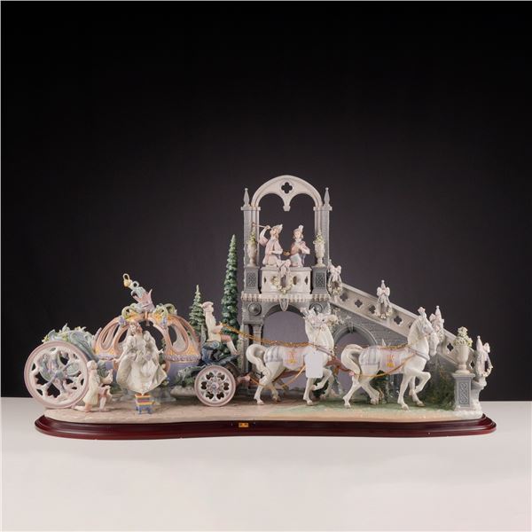 Lladro Porcelain Sculpture Cinderella's Arrival 01001785