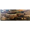 Image 2 : Pallet Mix Size & Species - Mostly Mahogany & Rift White Oak