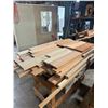 Image 8 : Pallet Mix Size & Species - Mostly Mahogany & Rift White Oak