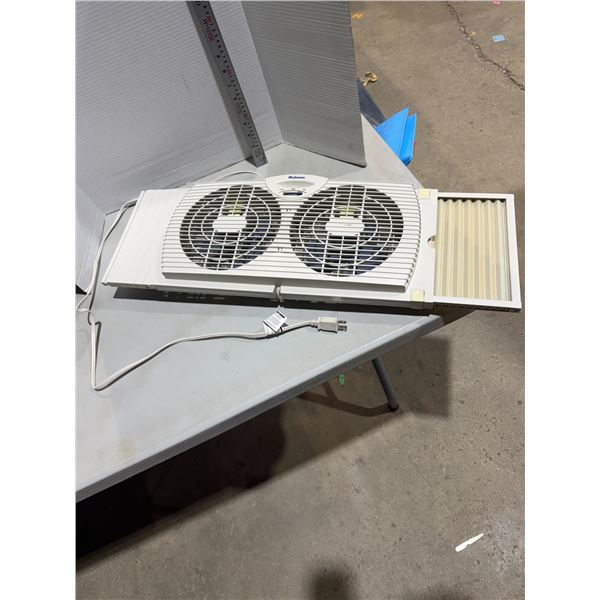 HOLMES adjustable window fan