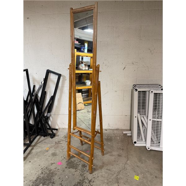 Folding standing mirror