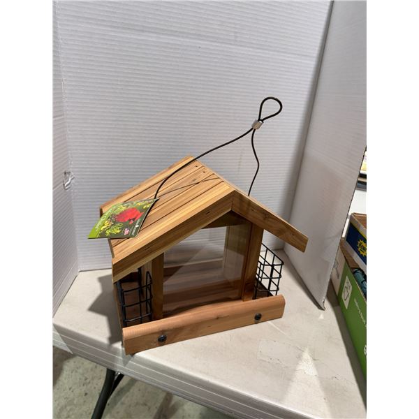 New Cedar Chalet birdfeeder
